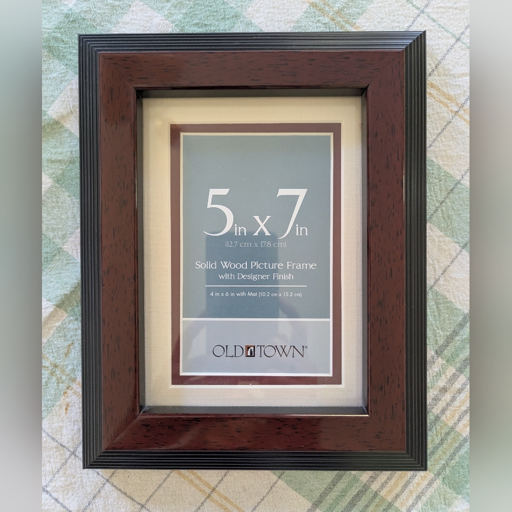 NWT - 5x7 (4x6 with Mat) Wood Picture Frame